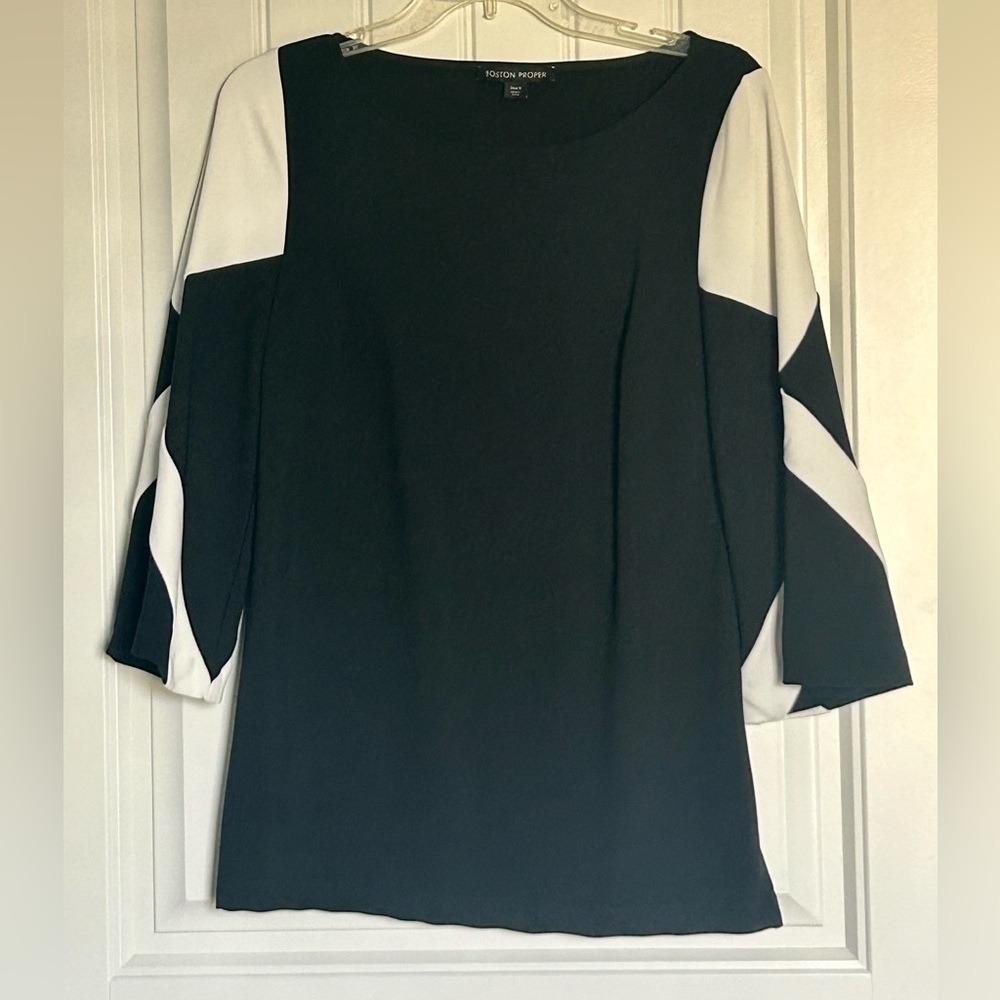 Boston Proper Black and White Sleeve Colorblock Tunic w/flattering darts